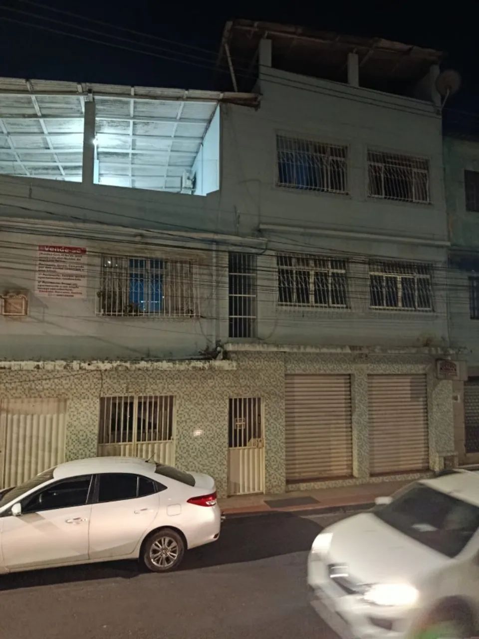 Prédio com 7 unidades geradoras de renda, sendo 2 pontos comerciais e 5 apto. - Foto 2