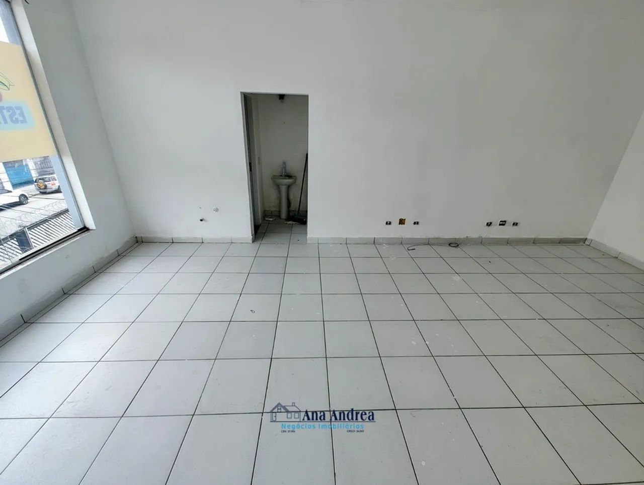 Sala em prédio comercial na Avenida Paulo Ayres! - Foto 4