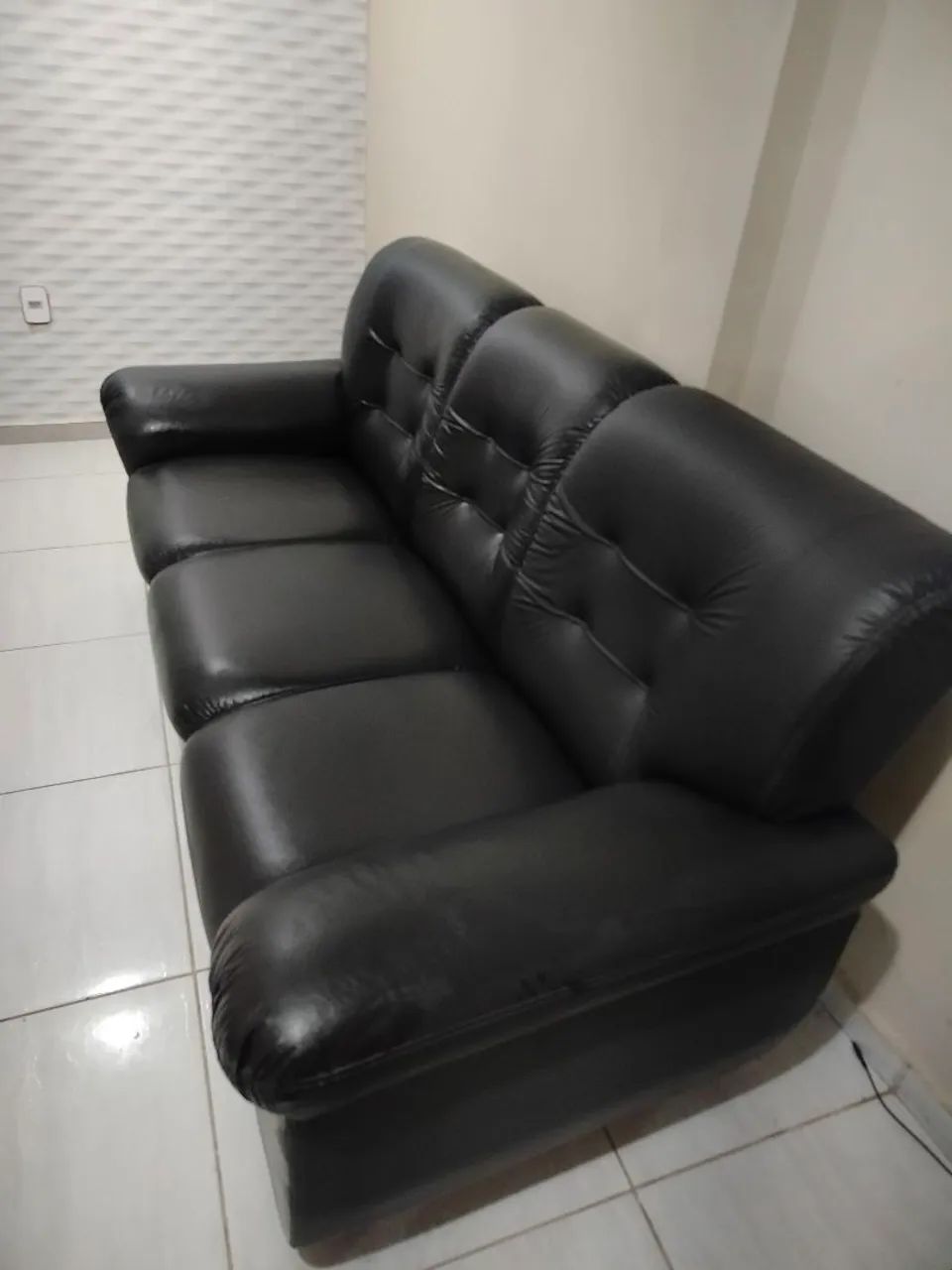 Sofá preto de Courino 3 lugares - Foto 3