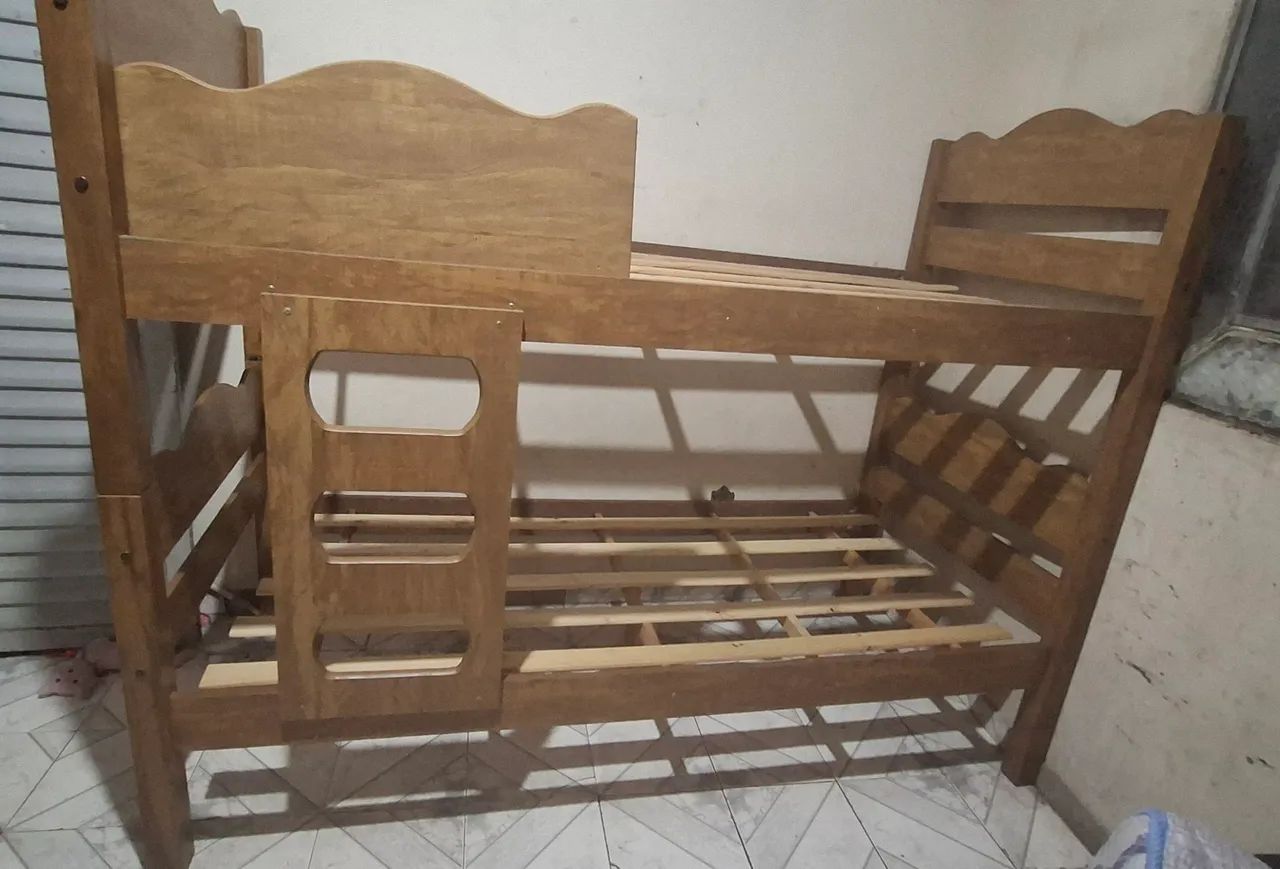 Cama beliche, que pode ser utilizada como cama solteiro. Madeira maciça e prensada. - Foto 2