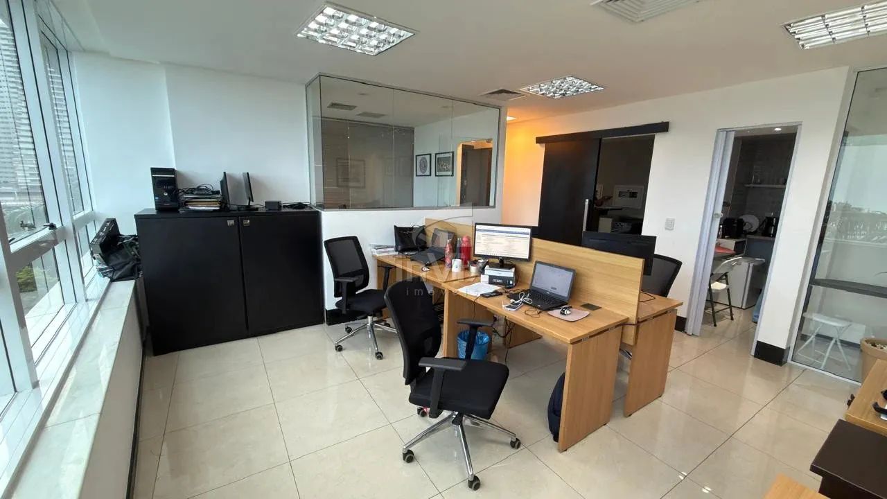 Sala comercial, frente, sol da manhã! Ed Work Center na Enseada do Suá - Foto 2