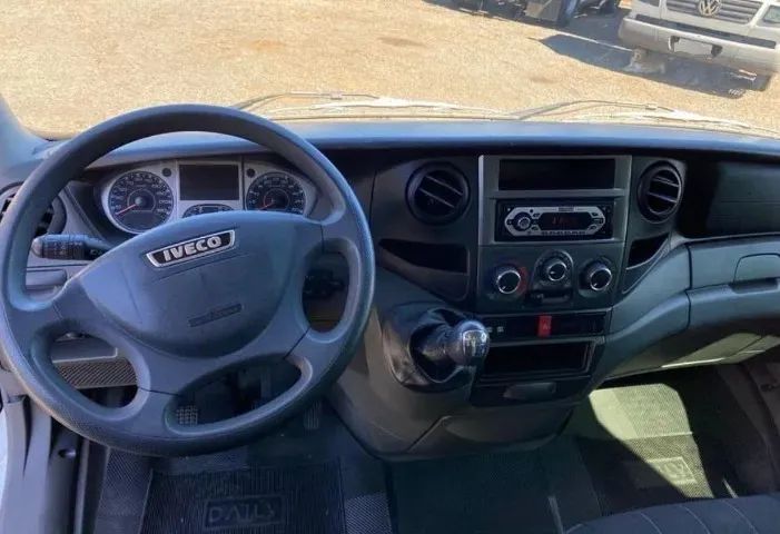 Iveco 35s14 baú ano 2015 - Foto 2