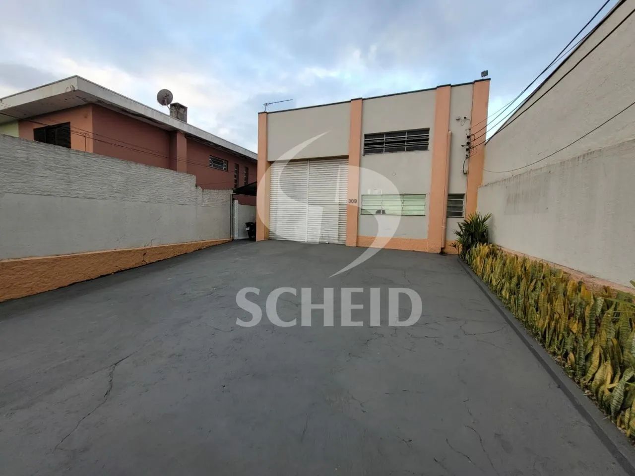 Galpão com 506m2 terreno e 328m2 construção em ótima localização na Vila Marari