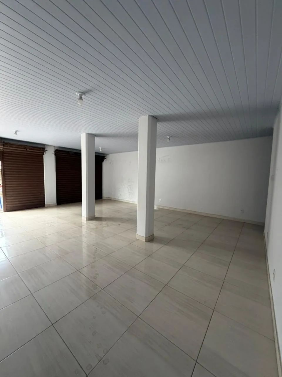 ALUGA-SE sala comercial 
