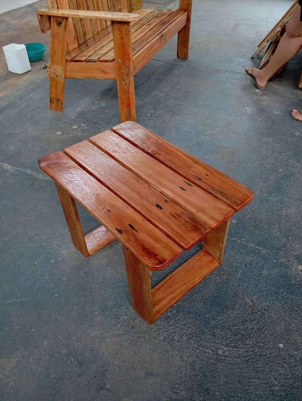 Conjunto de bancos e mesinha - Foto 4