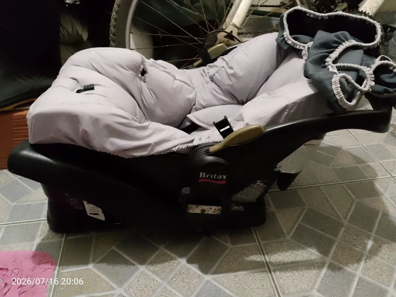 Vende-se bebê conforto Britax com base