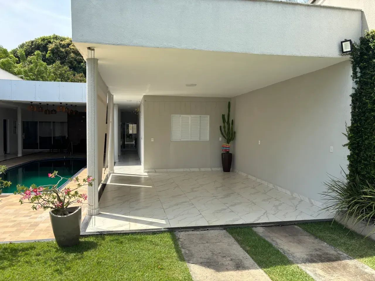 CASA EM ARUANÃ-GO / 04 SUÍTES - Lote: 600m2 - Foto 5