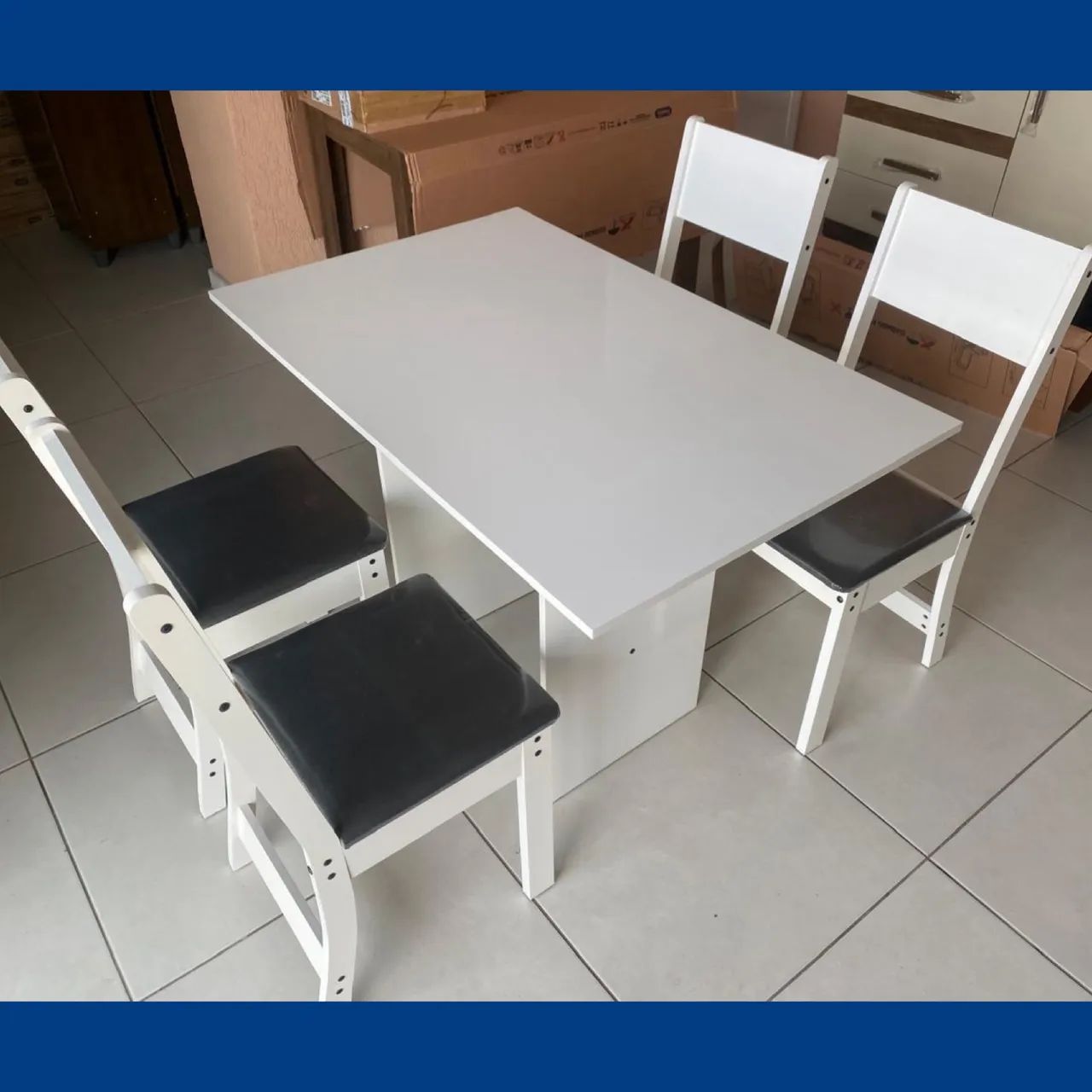 Mesa com 4 cadeiras - entrego hoje 