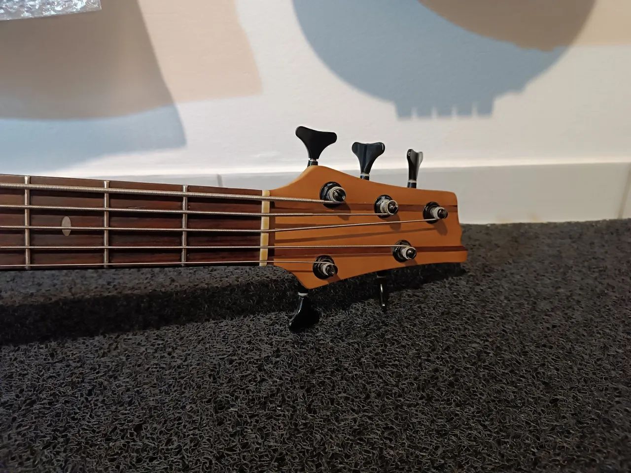 Vendo baixo luthier 5 cordas ativo  - Foto 3