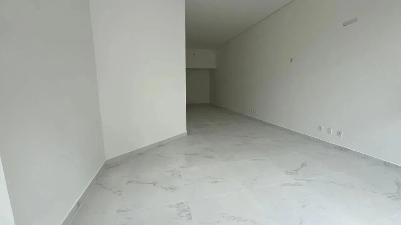 SALA COMERCIAL COM ÓTIMA LOCALIZAÇÃO PARA LOCAÇÃO!!! NA MEIA PRAIA - Foto 12