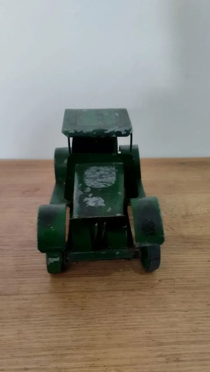 Antigo carrinho de lata, Calhambeque 
