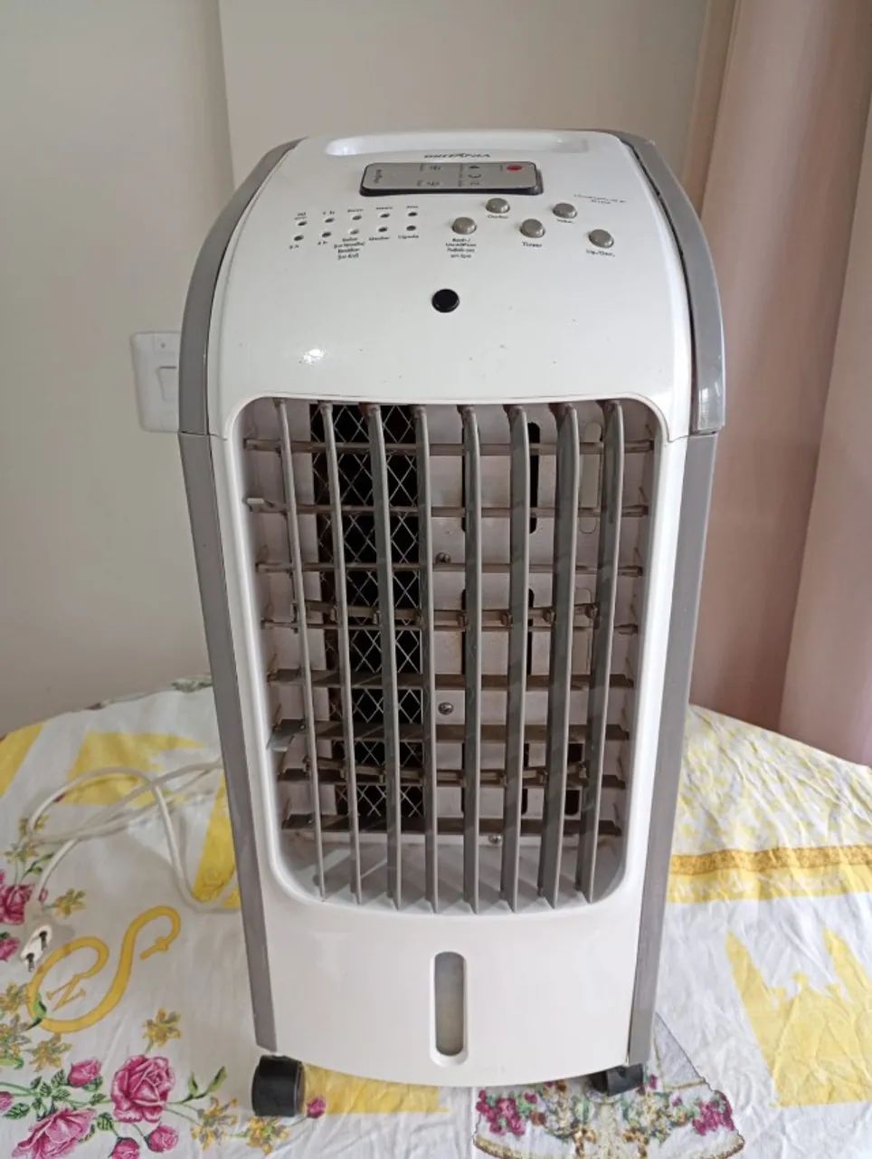 Climatizador portátil Britânia BCL01F branco