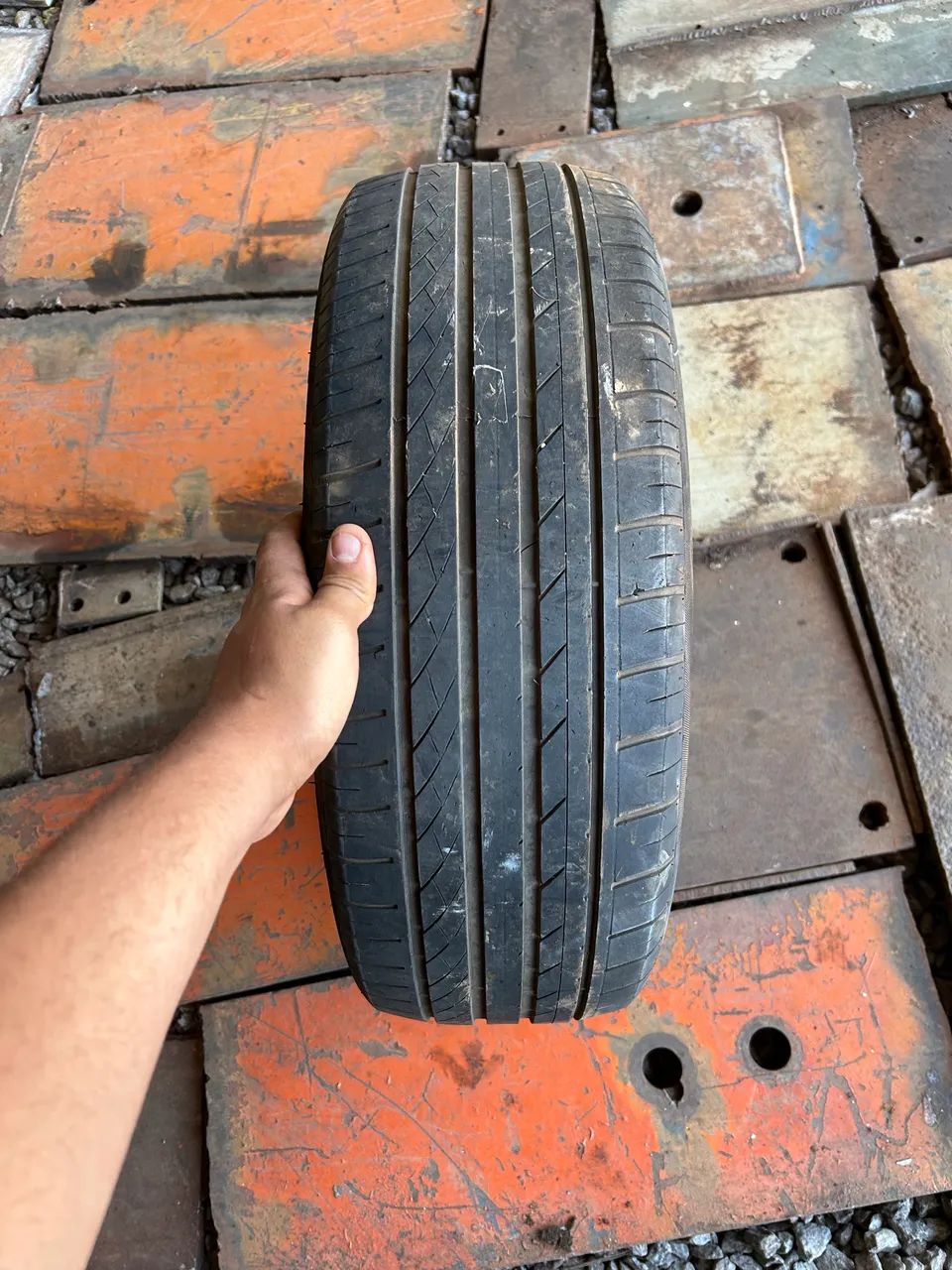 Vende-se peneu de carro - Foto 5