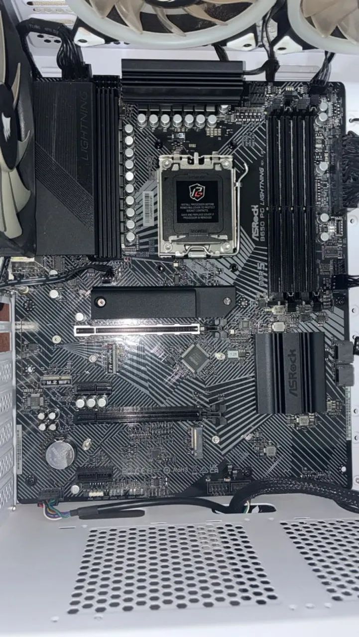Placa mãe b650 PG Lightning ASROCK Usada