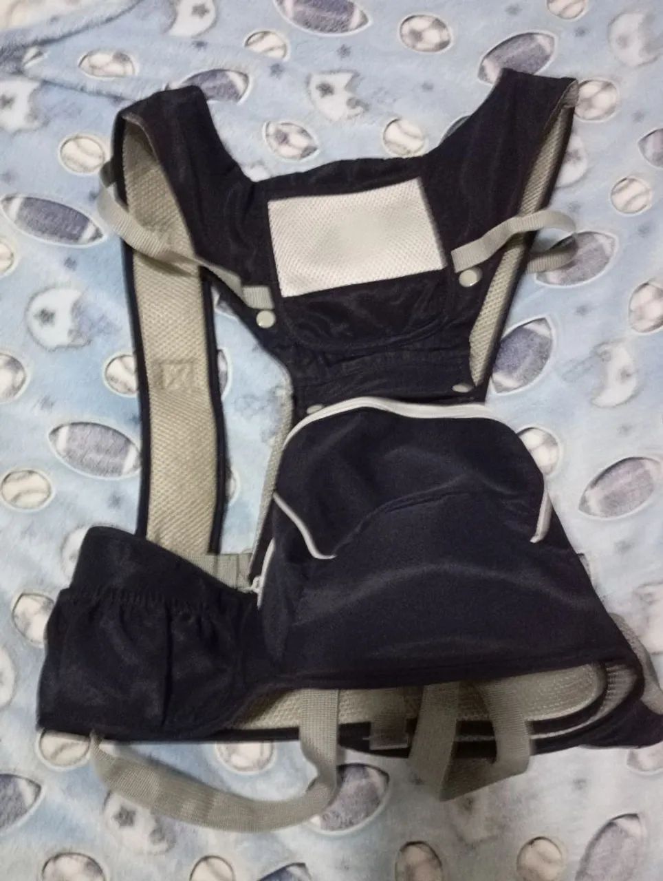 Porta-bebê Ergonômico Preto e Cinza - Ótimo Estado - Foto 4