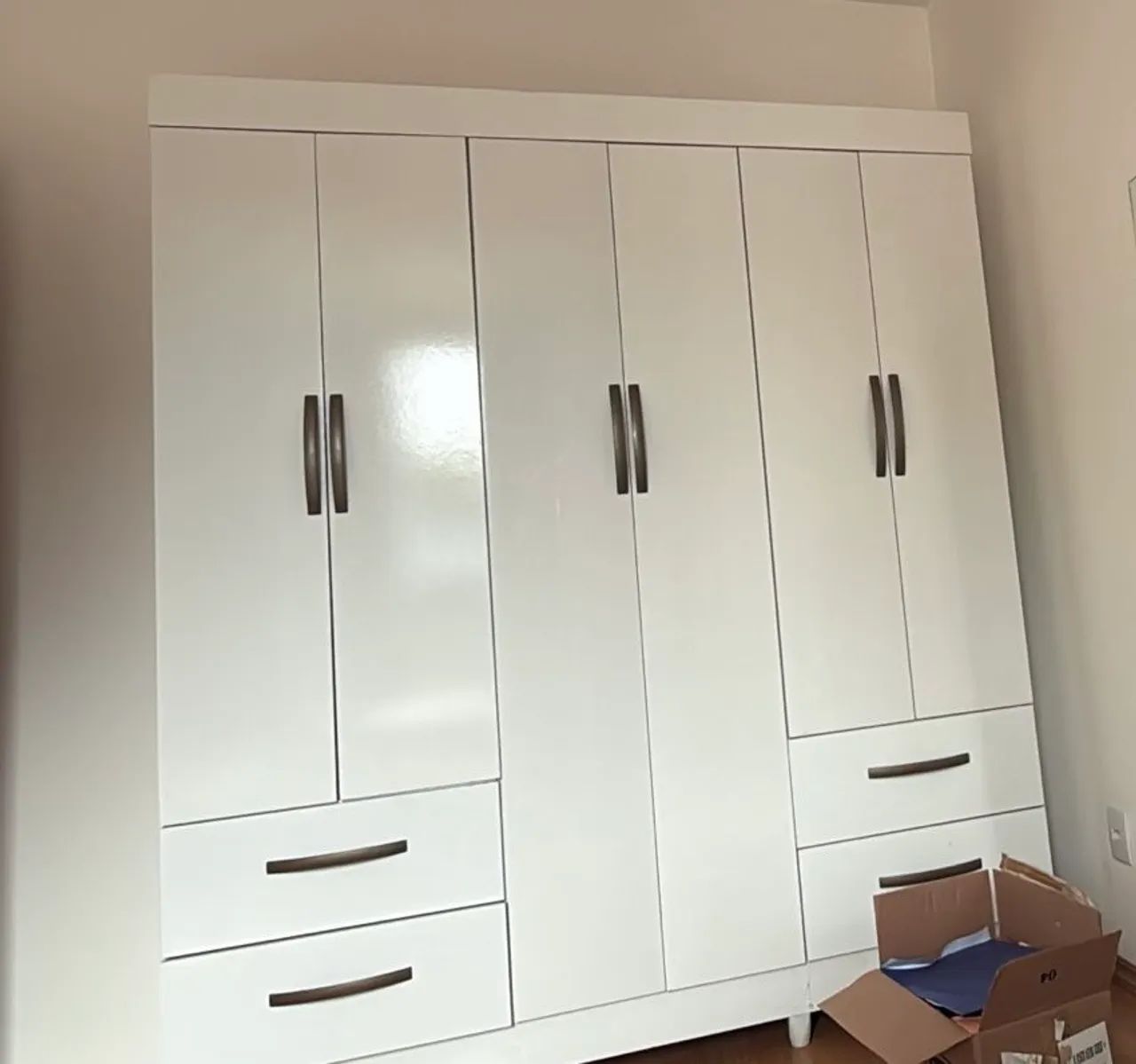 Guarda-roupa 6 portas e 4 gavetas