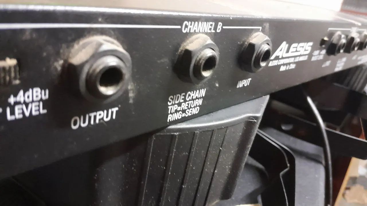 Alesis 3630 Compressor  - Foto 4