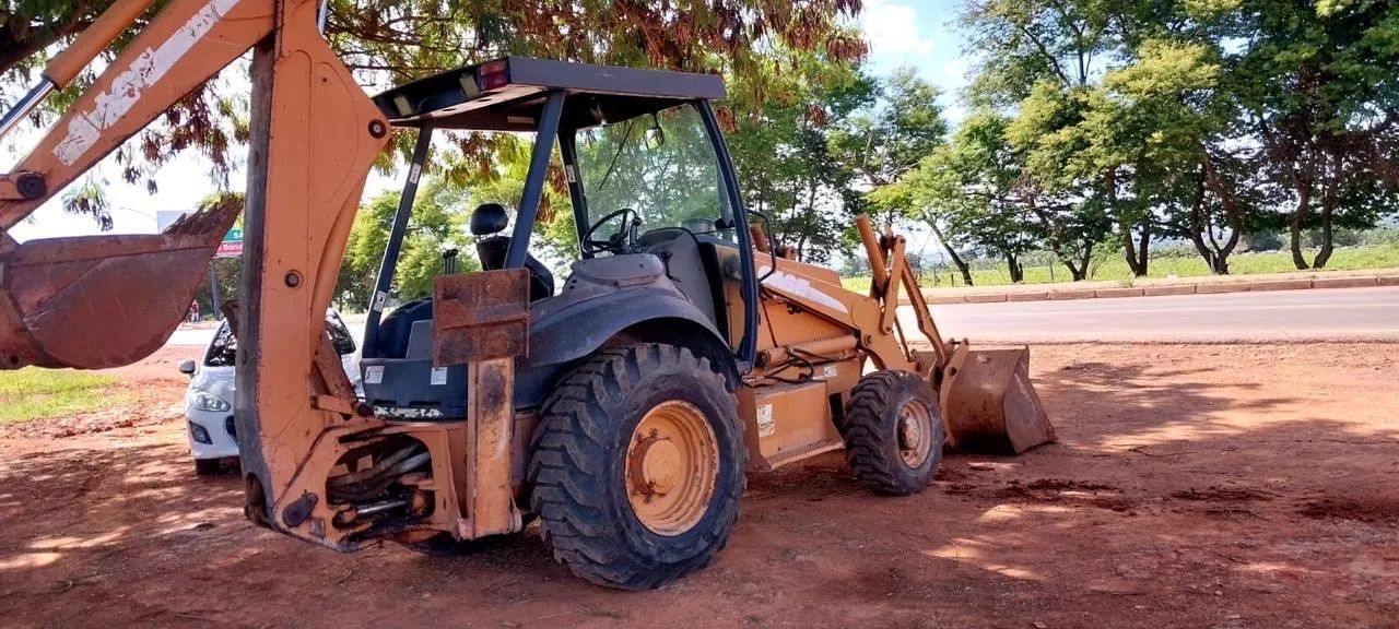 Retroescavadeira Case 580 M