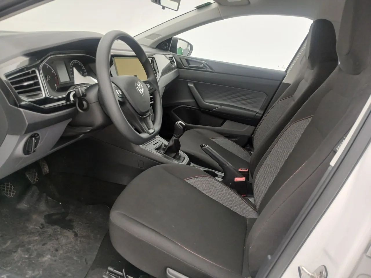 Volkswagen Polo Track 1.0 Flex 12V 5p, foto 16 de 18