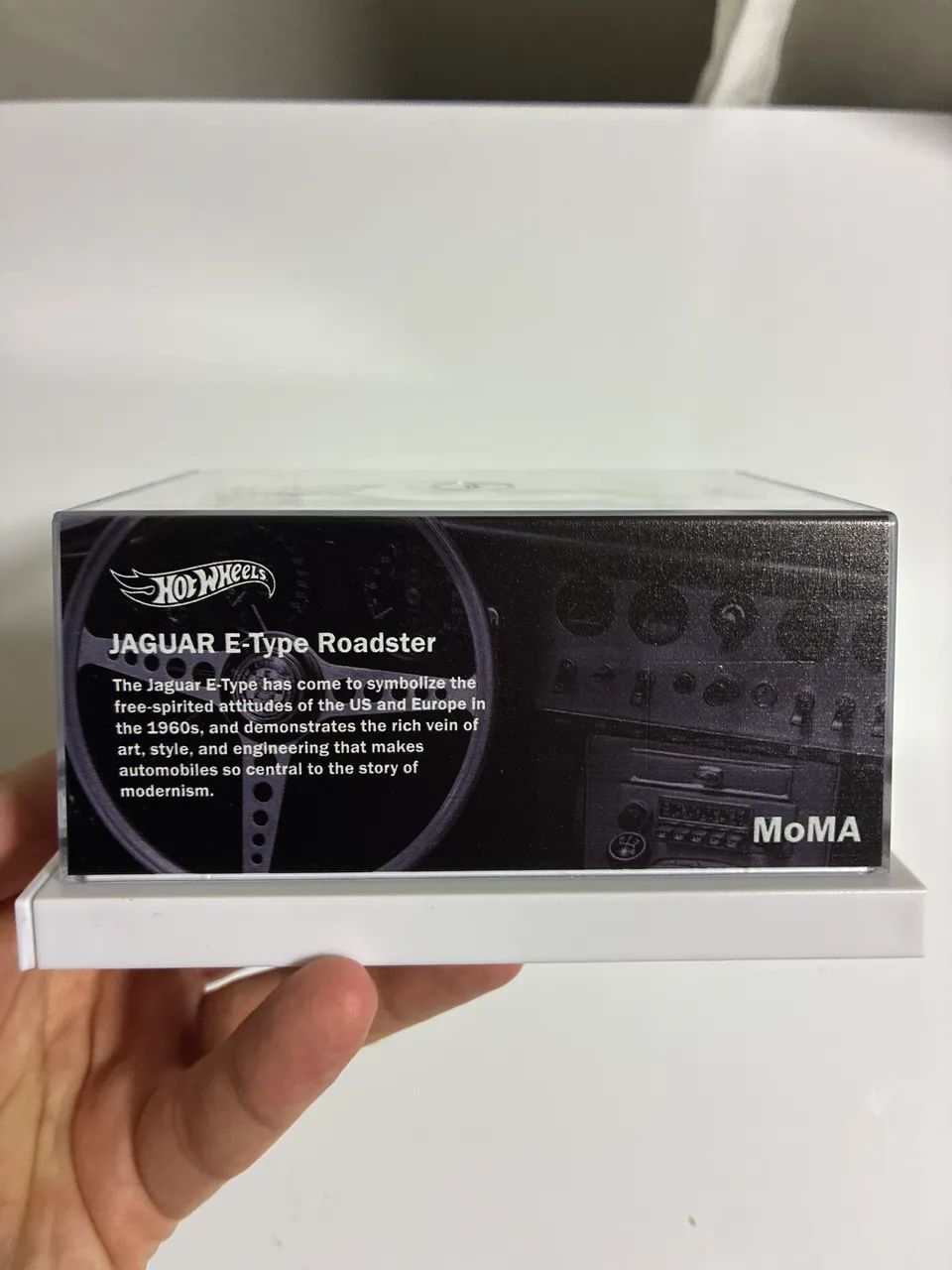 Hot Wheels x MoMa Jaguar e-type roadster  - Foto 3
