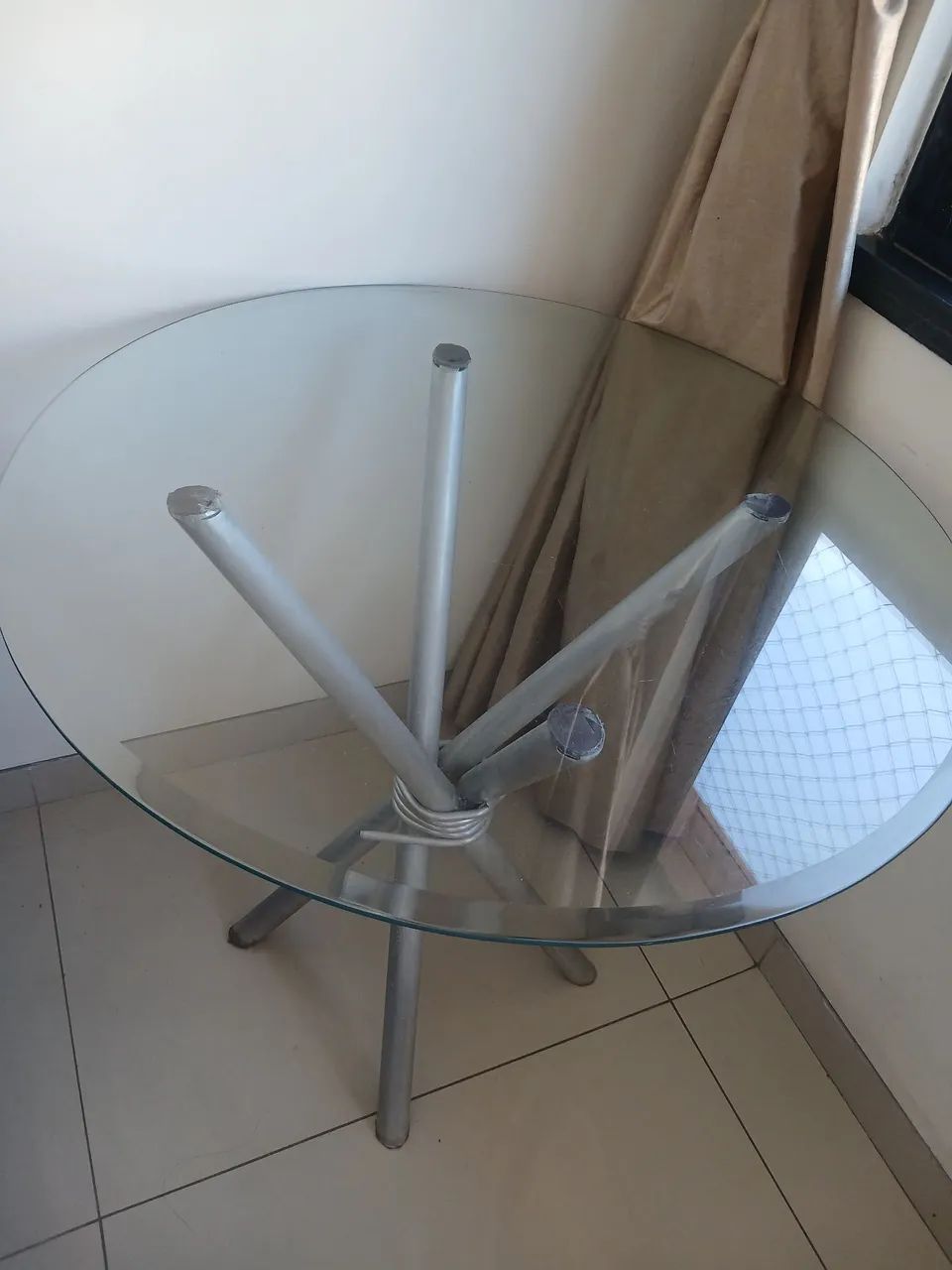 Mesa redonda média por R$ 249