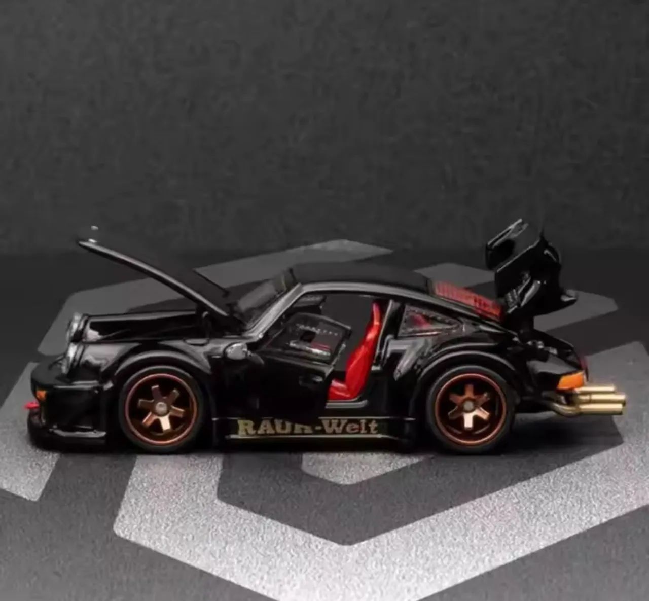 Porsche 930 RWB 1 64 abre portas  - Foto 2