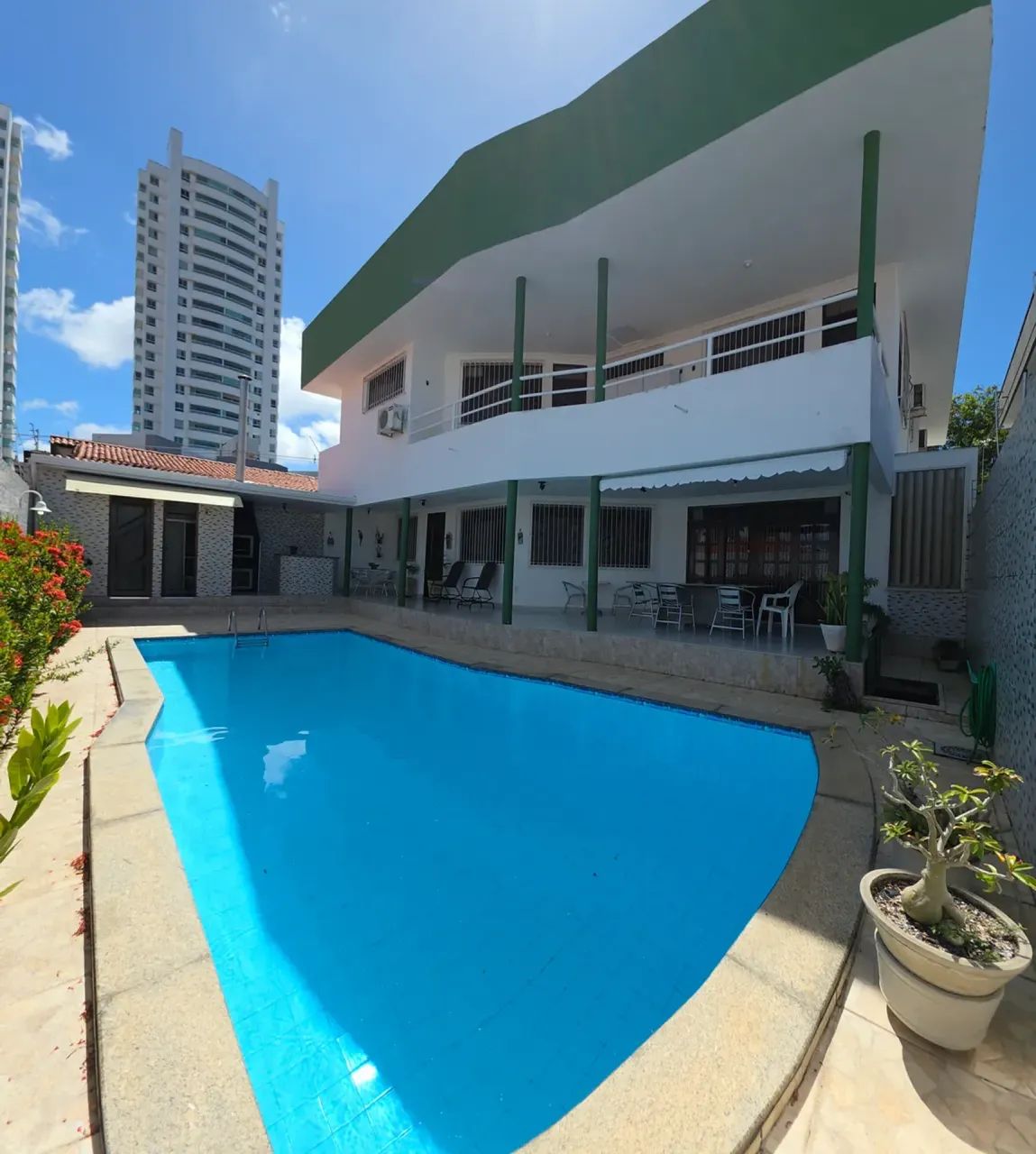 CASA DE LUXO CAPIM MACIO COM PISCINA