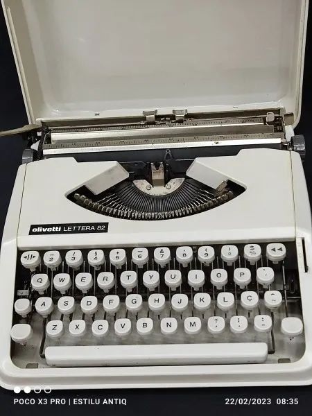 Máquina de escrever marca OLIVETTI LETTERA 82 - Foto 2