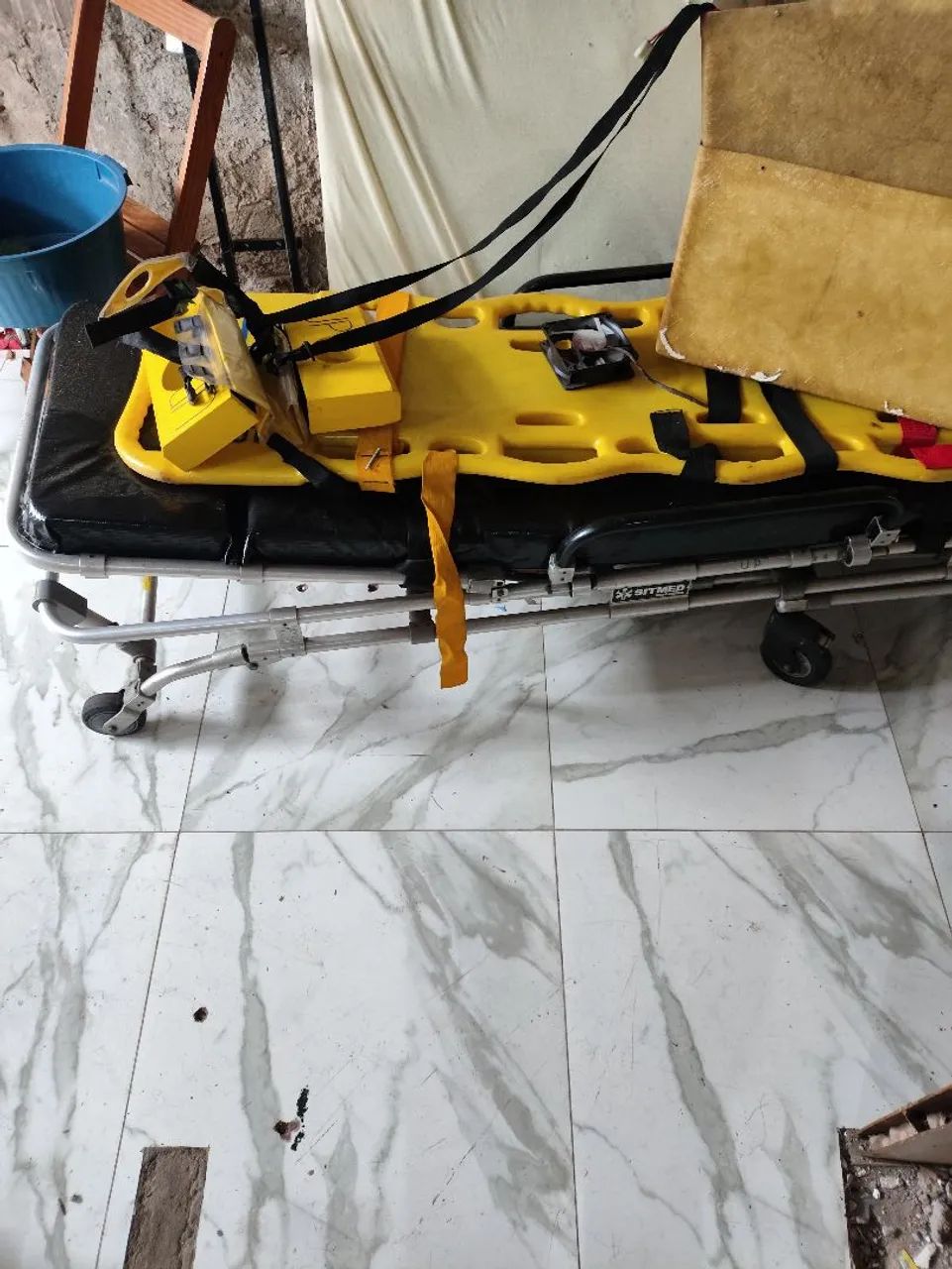 Vende-se maca para uso em ambulância 