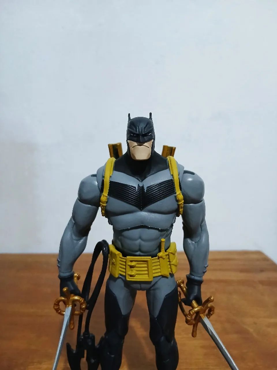 Batman Curse of The White Knight Mcfarlane DC - Foto 2