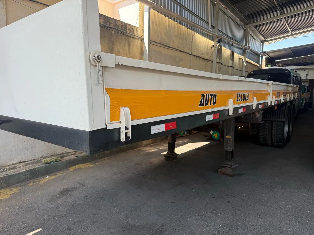 Carreta dois eixos 