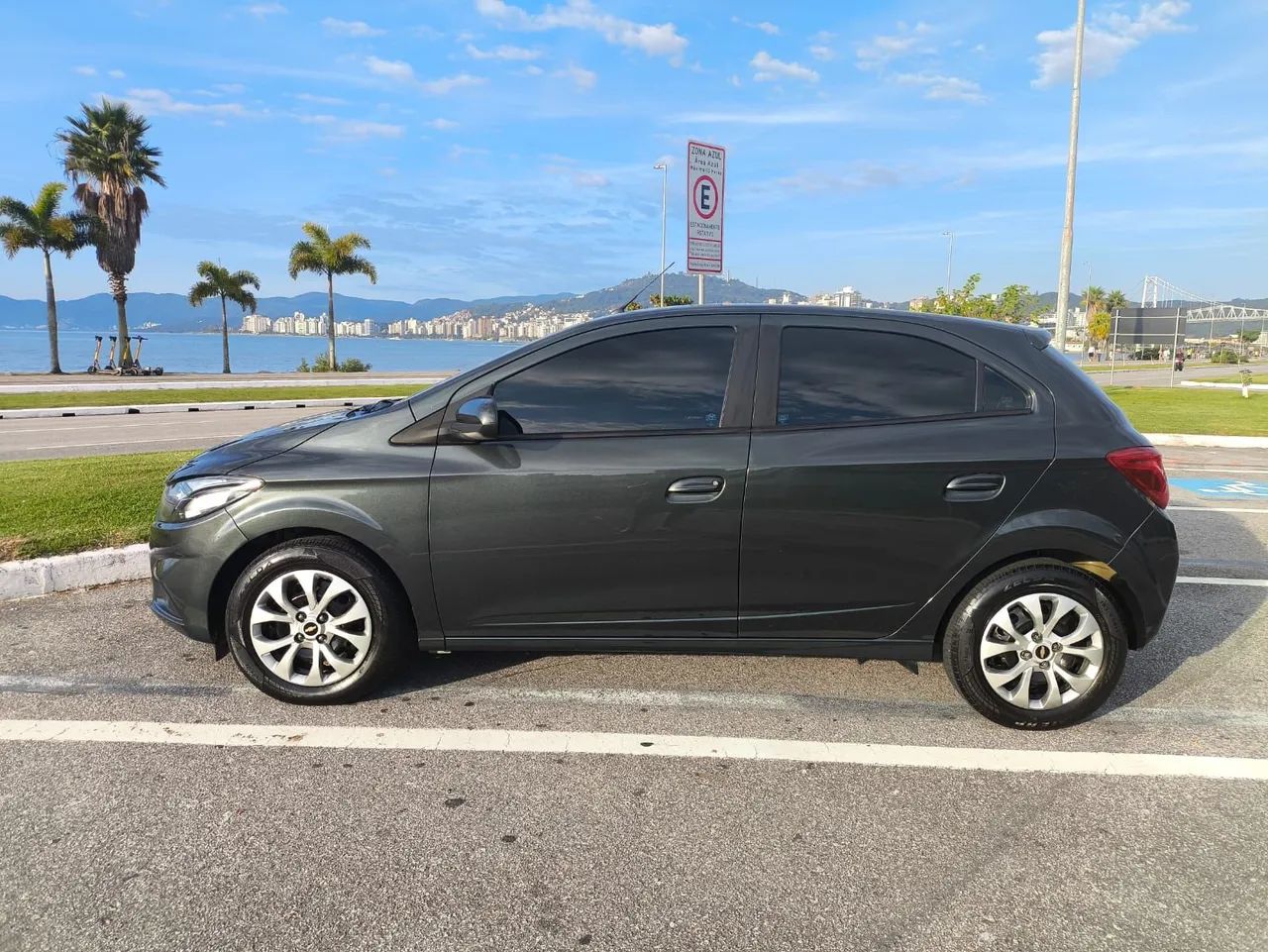 Chevrolet Onix Hatch LT 1.4 8V Flex Mec. 4P 2018 - Foto 2