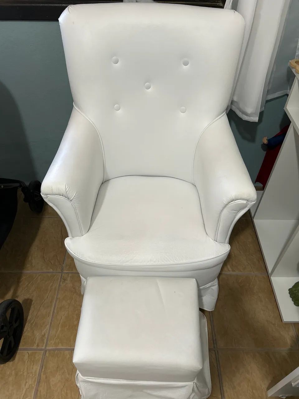 Poltrona amamentação de balanço com puff  - Foto 2