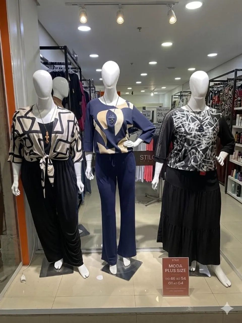 Manequim feminino branco de fibra  com base  - Foto 3