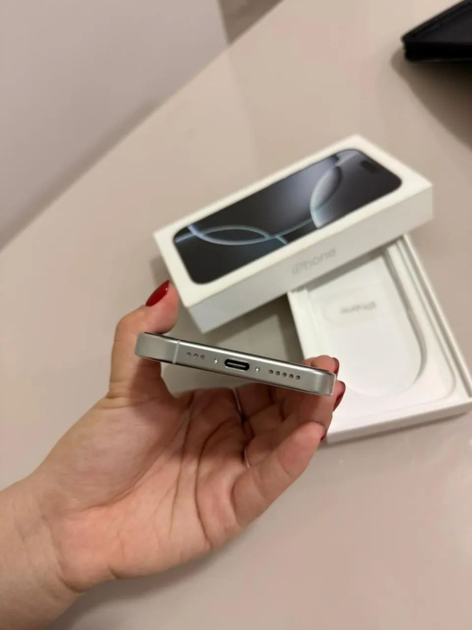 Iphone 16 pro  - Foto 3