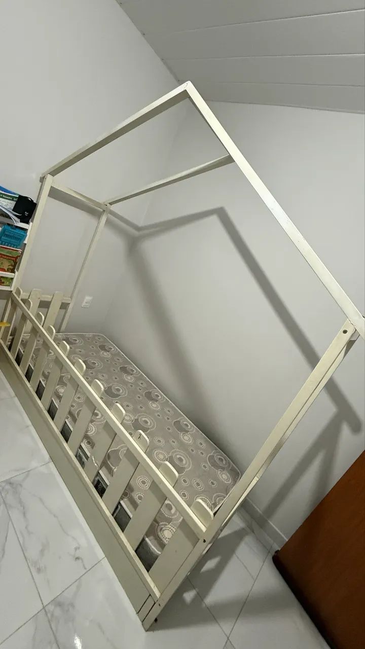 Cama montessoriana com colchão 
