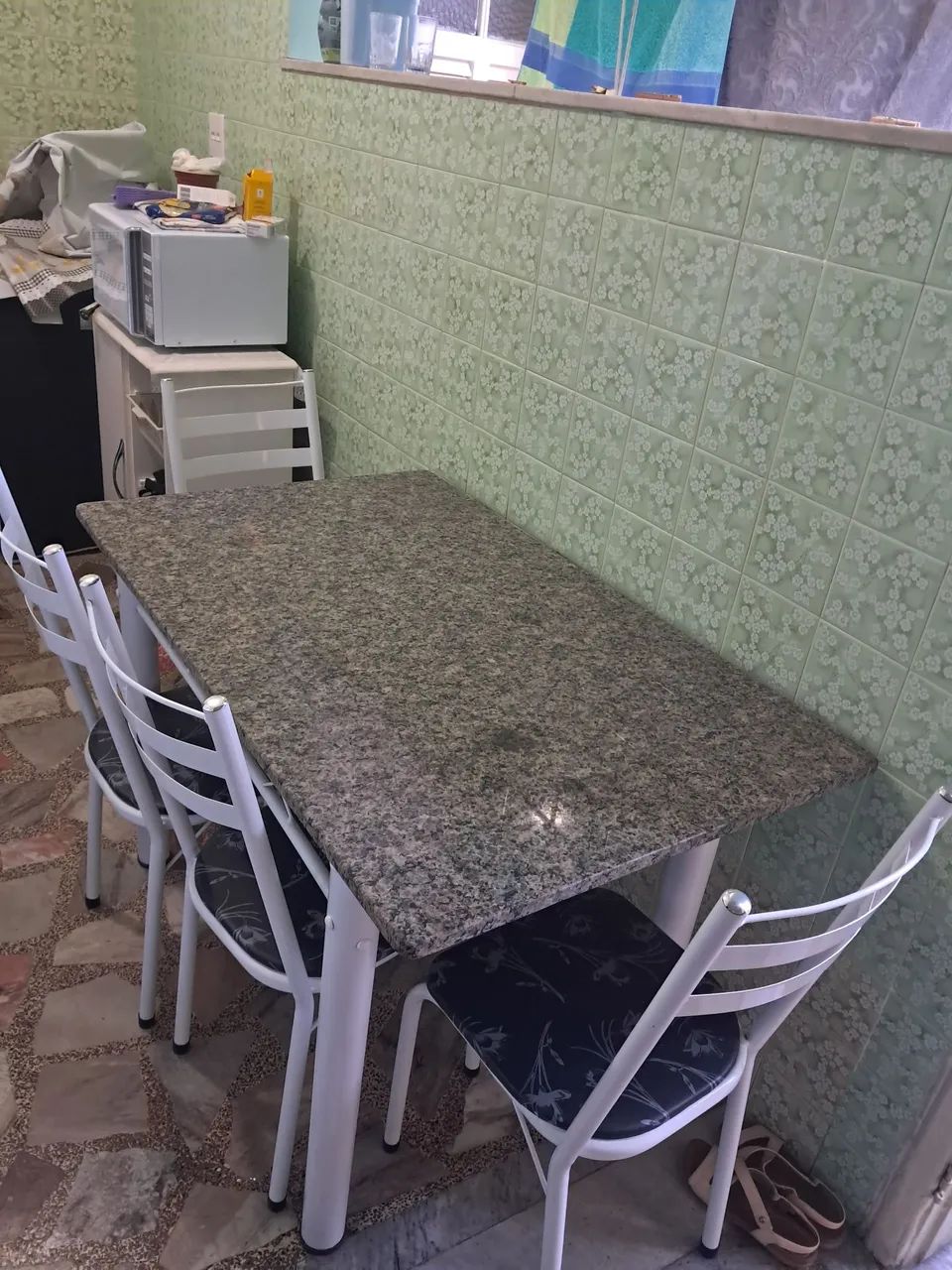 Mesa semi nova com tampo de mármore  - Foto 2