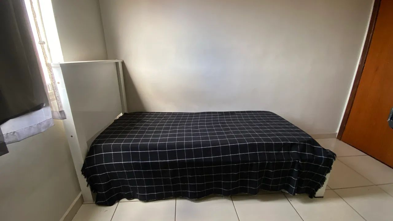 Duas camas de solteiro Comum e Box + colchão! - Foto 2