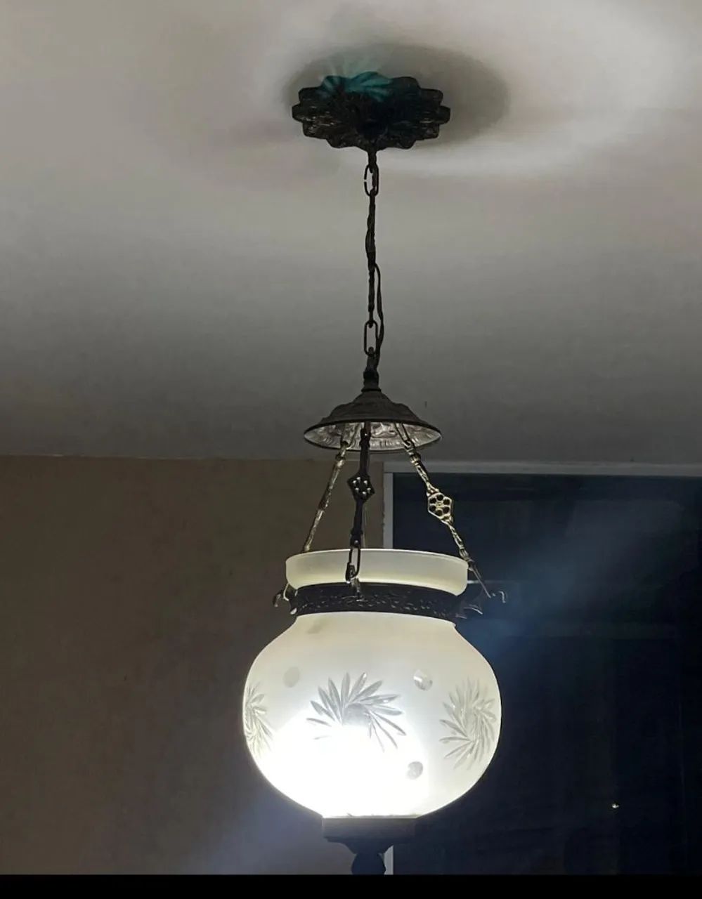 Antigo Lustre em bronze e Cristal 