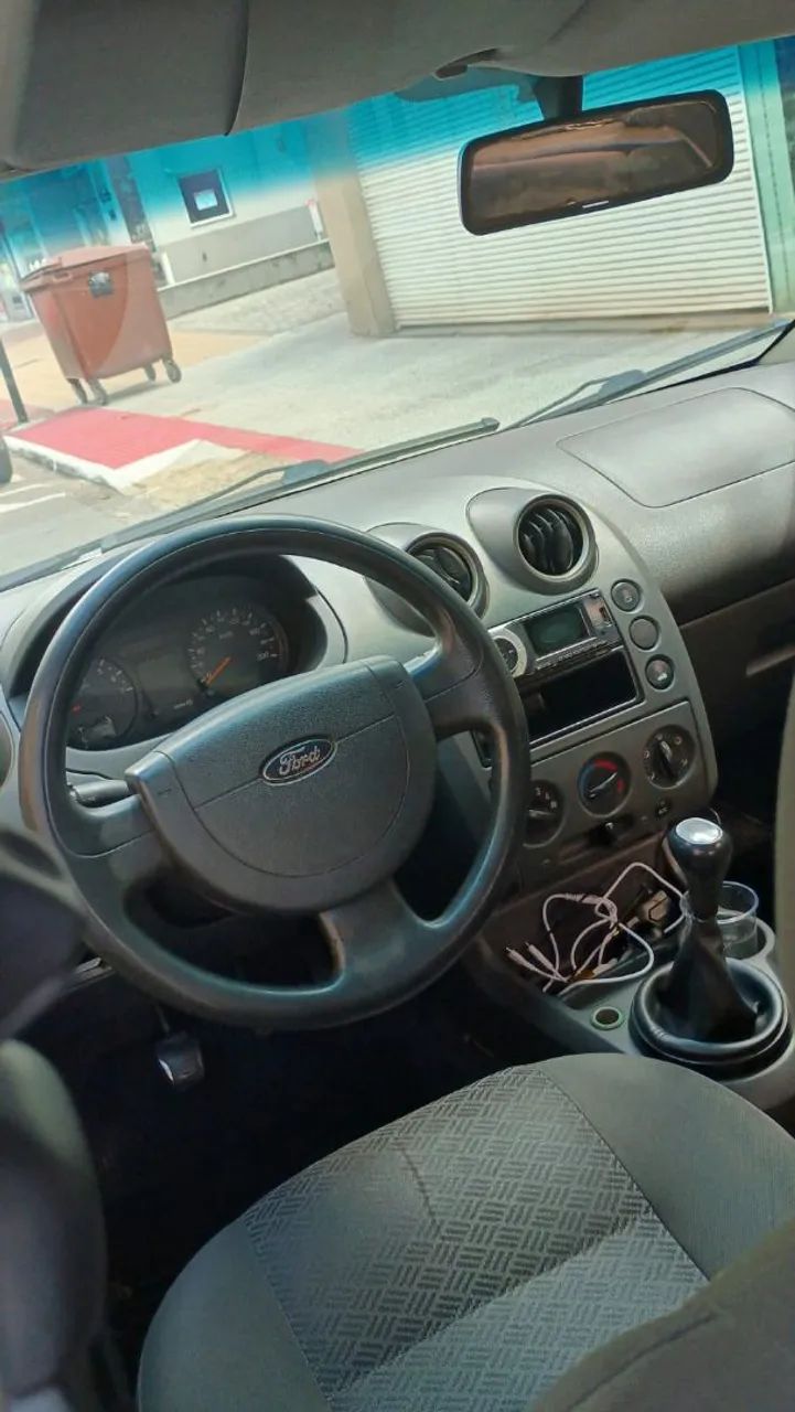 Ford Fiesta Fiesta Sed. Personnalité 1.0 8V 4p 2005
