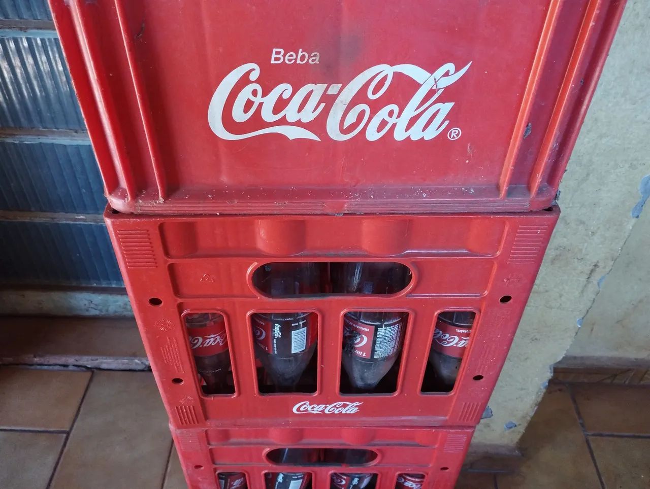 Vendo coca cola litro caixa completa vazia - Foto 2