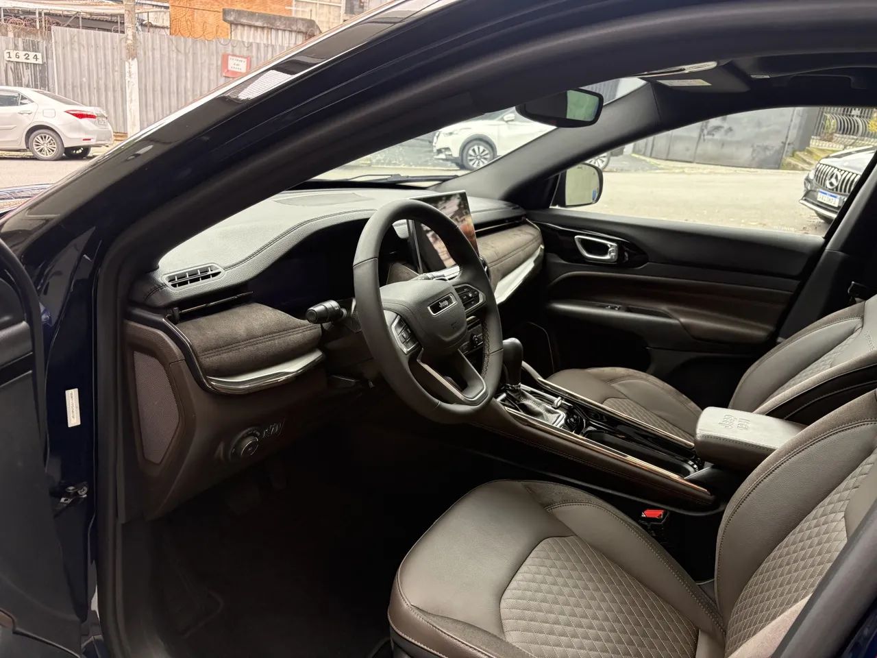 Jeep Commander Overl. 2.2 TD 4x4 Diesel Aut., foto 9 de 10