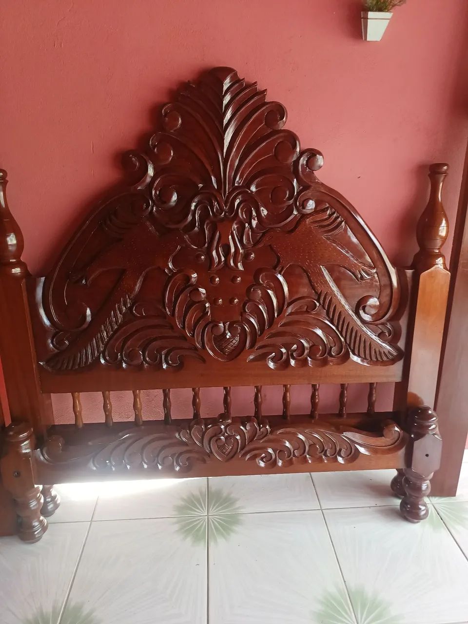 CAMA CASAL MOGNO TODA TRABALHADA RÚSTICO RECÉM LAQUEADA  - Foto 3