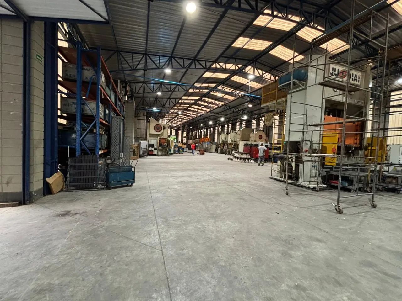 Galpão 4800 m²  3 docas  Jandira/Castello Branco - Foto 3