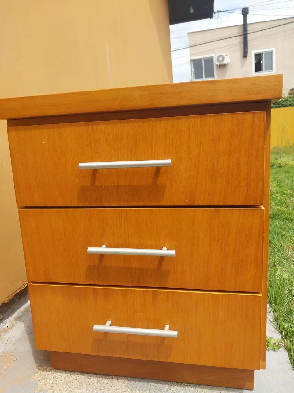 Mesa cabeceira com 3 gavetas - Foto 2
