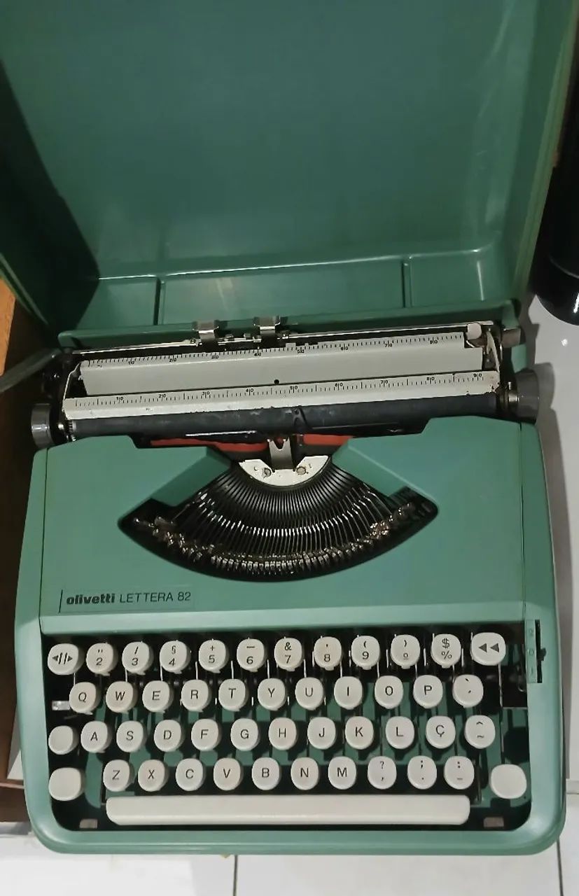 Máquina de escrever olivetti 82 (Verde)