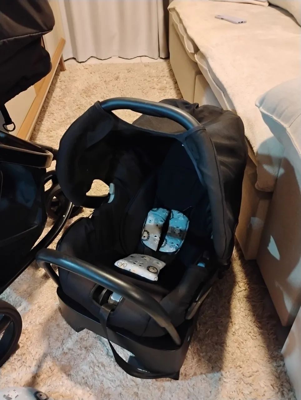 Carrinho de bebê com bebê conforto e Colchãozinho - Foto 4