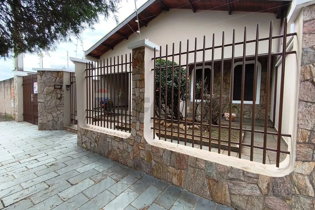 Casa 4 Quartos à Venda no Jardim Soares, Itapira | Edícula + Garagem Coberta | R$ 599 Mil