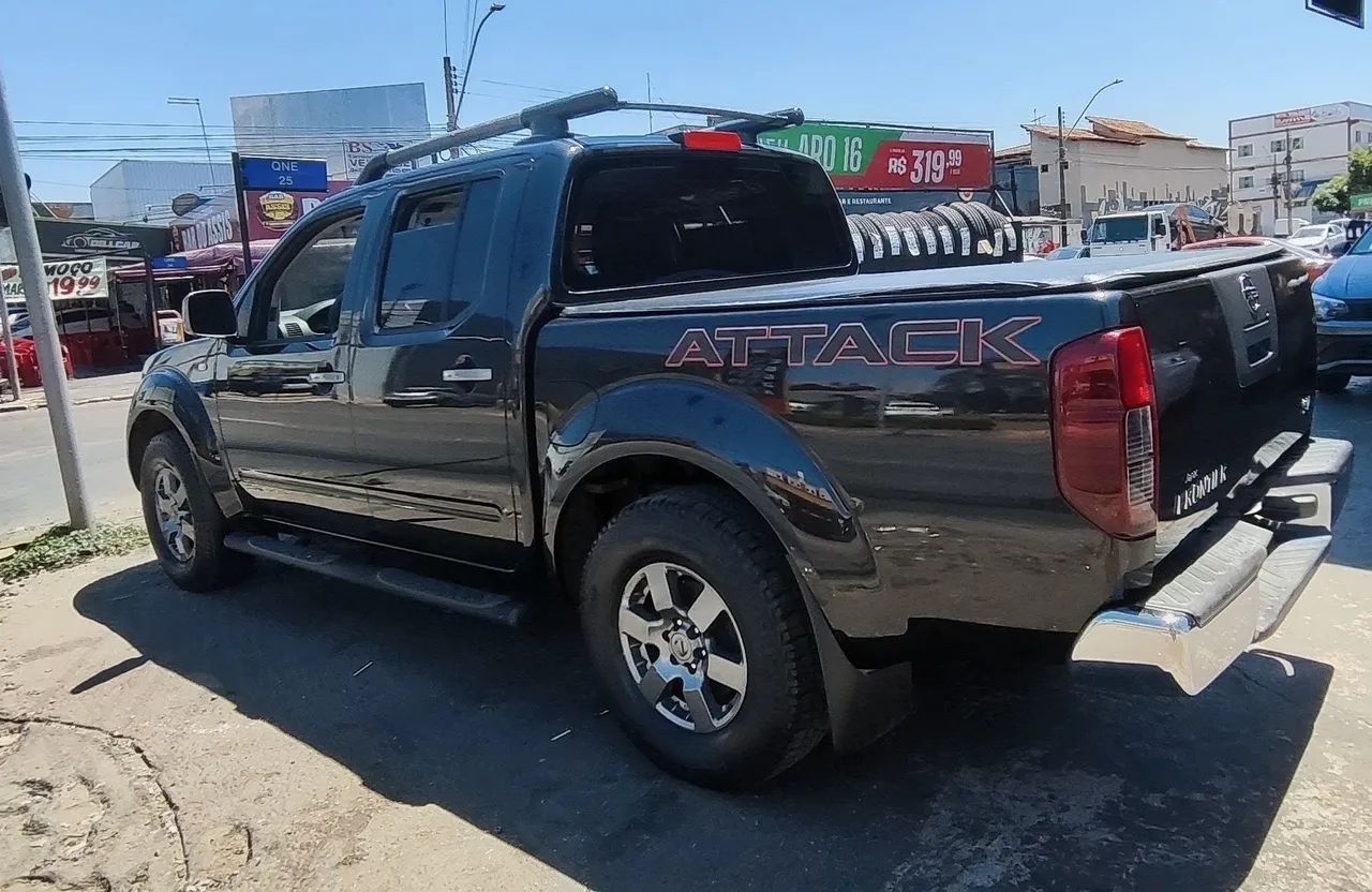Nissan Frontier SV Attack CD 4X2 2.5 TB Diesel 2015 - Foto 4