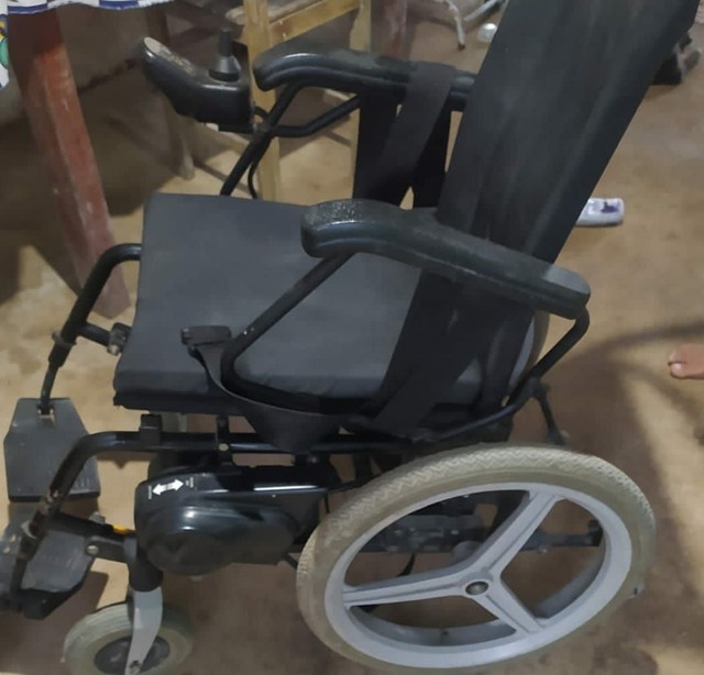 Cadeira de rodas motorizada - Foto 6